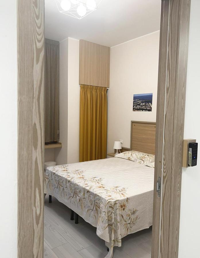 Sissi Comfort Rooms Foresteria Lombarda Monza Exterior foto