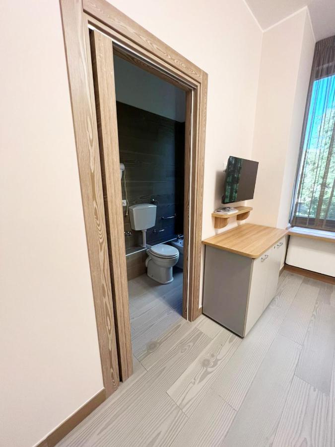 Sissi Comfort Rooms Foresteria Lombarda Monza Exterior foto